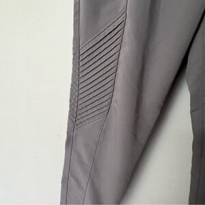 Jaanuu scrub pants size small grey